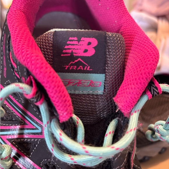 New Balance trail sneakers 9.5 very good condition - Picture 3 of 13